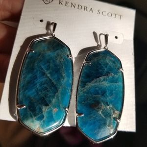 KENDRA SCOTT CUSTOM DANIELLE EARRINGS IN SILVER